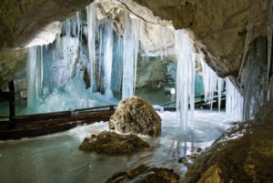 Деменовская ледяная пещера